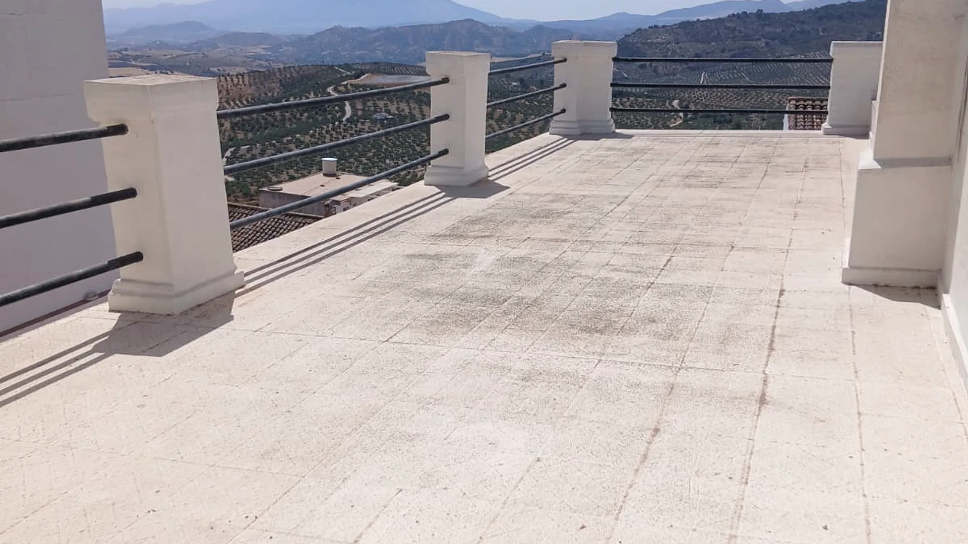 Casa de 6 dormitorios con terrazas y vistas en Alozaina - Foto 13