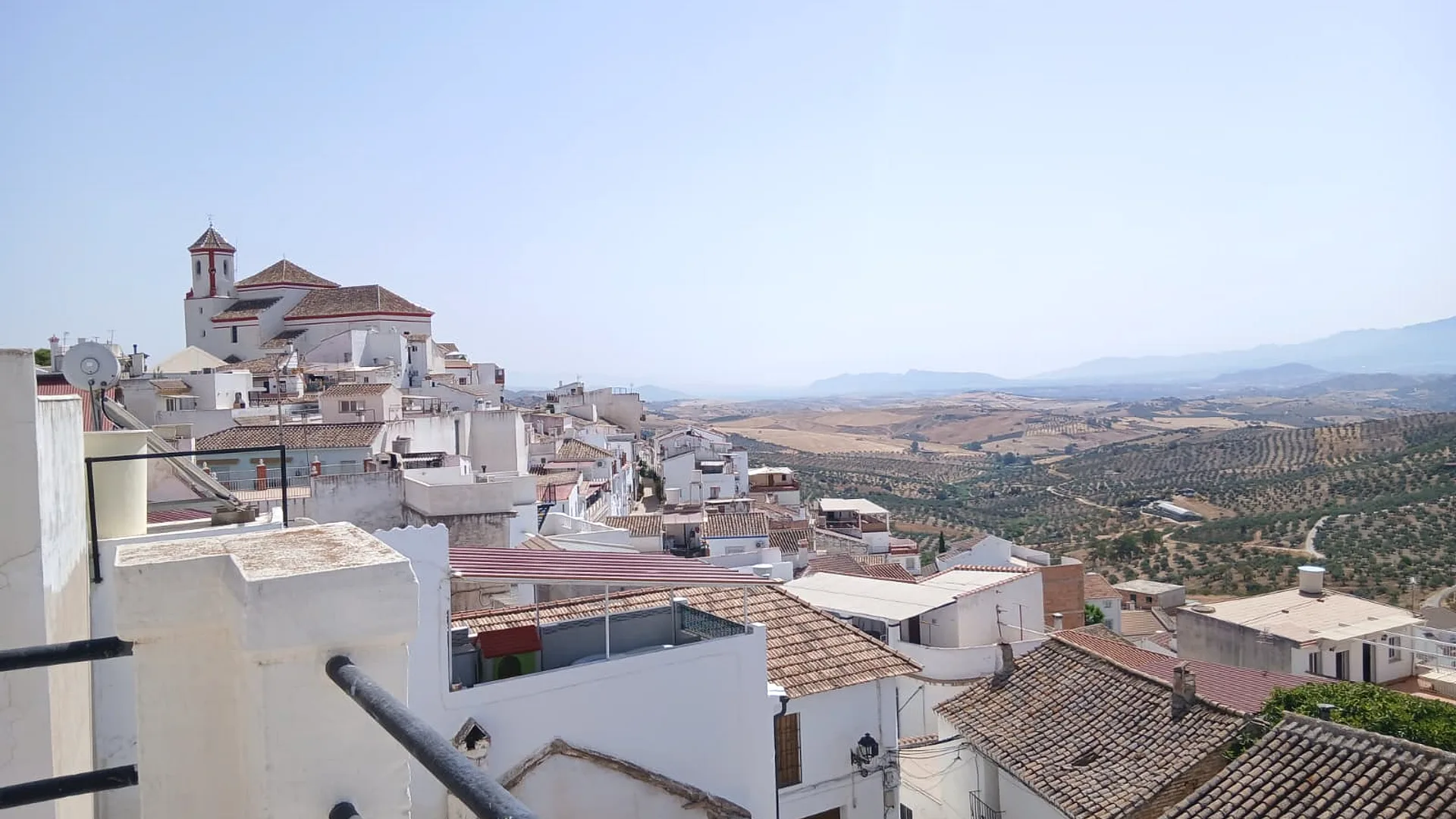 Casa de 6 dormitorios con terrazas y vistas en Alozaina - Imagen 3