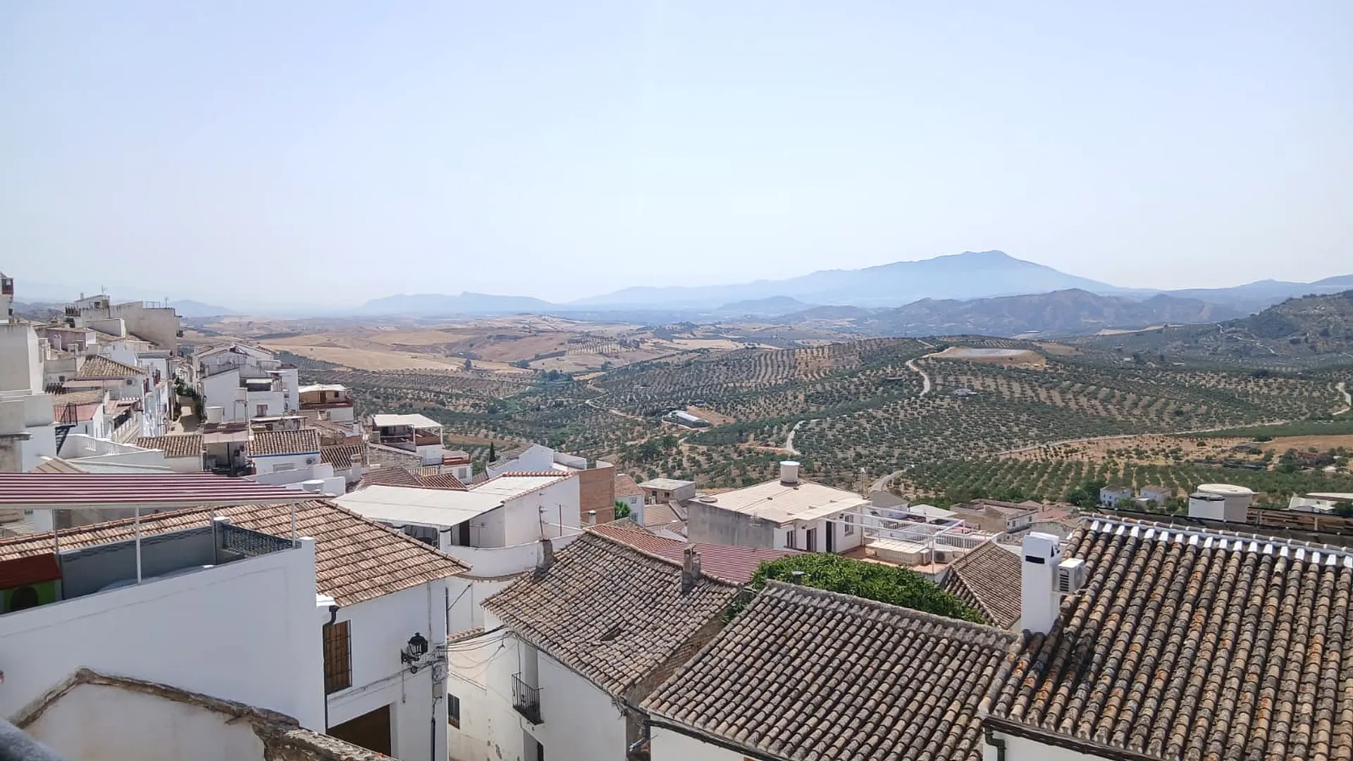 Casa de 6 dormitorios con terrazas y vistas en Alozaina - Foto 4
